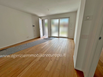 Nuovo 3 camere classe A4 in 8258